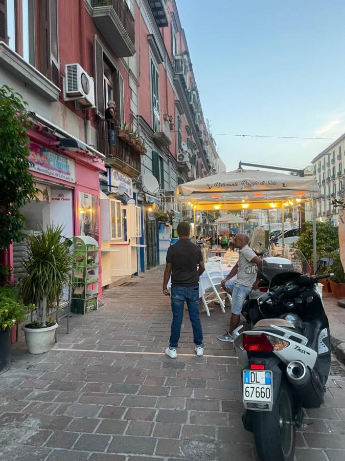Bed and Breakfast 2 Passi A Napoli Exterior foto